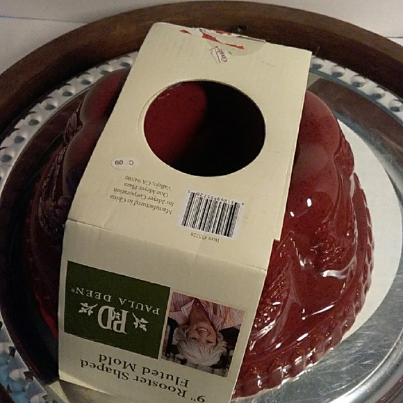 37.   Paula Deen 9" Cranberry Rooster Shaped Fluted Mold New - Picture 3 of 3